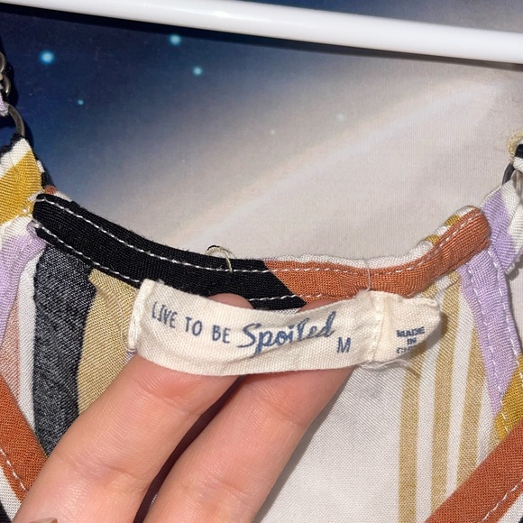 V line tank. With “band” around the bottom, shown in picture - Picture 3 of 3